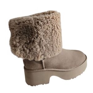 UGG Classic New Heights Cuffable Shearling Sand Boot Womens Size 9 S/N 1167773